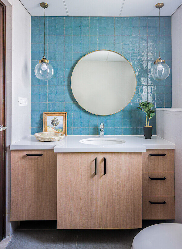 round mirrors bathroom