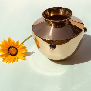 Brass urn : Topp Brass